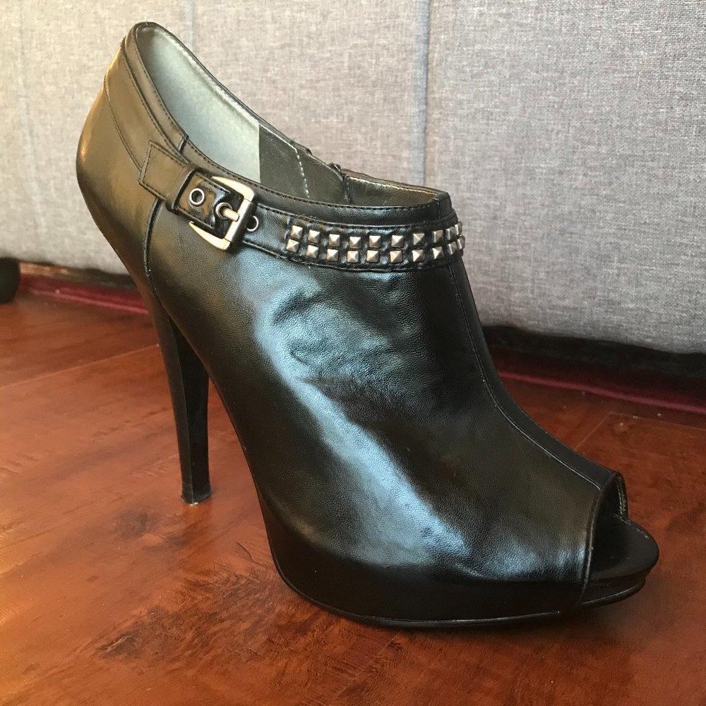 Guess Black Leather Open toe Booties